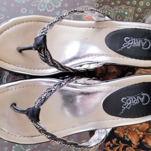 Carlos Santana Glitzy Platform Thong Sandals - Picture 4 of 6